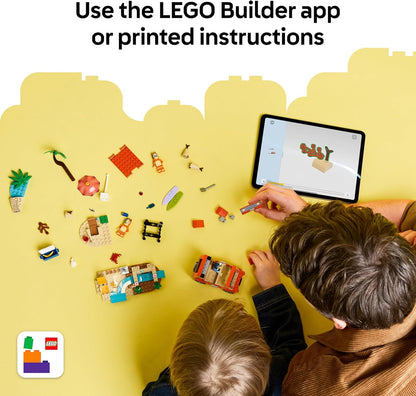 LEGO Bluey: Brinquedo de Praia e Passeio de Carro em Família da Bluey com 3 minifiguras incluindo Bingo e Chilli, além de 2 pranchas de surfe, um Castelo de Areia e Acessórios Divertidos - Presente de Aniversário