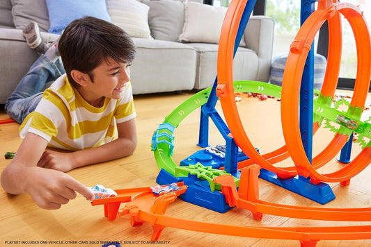 Hot Wheels Let's Race Netflix -Track Set, Epic Crash Dash com 5 Crash Zones, Booster motorizado e 1 carro de brinquedo Hot Wheels escala 1:64, fácil armazenamento, HTP55