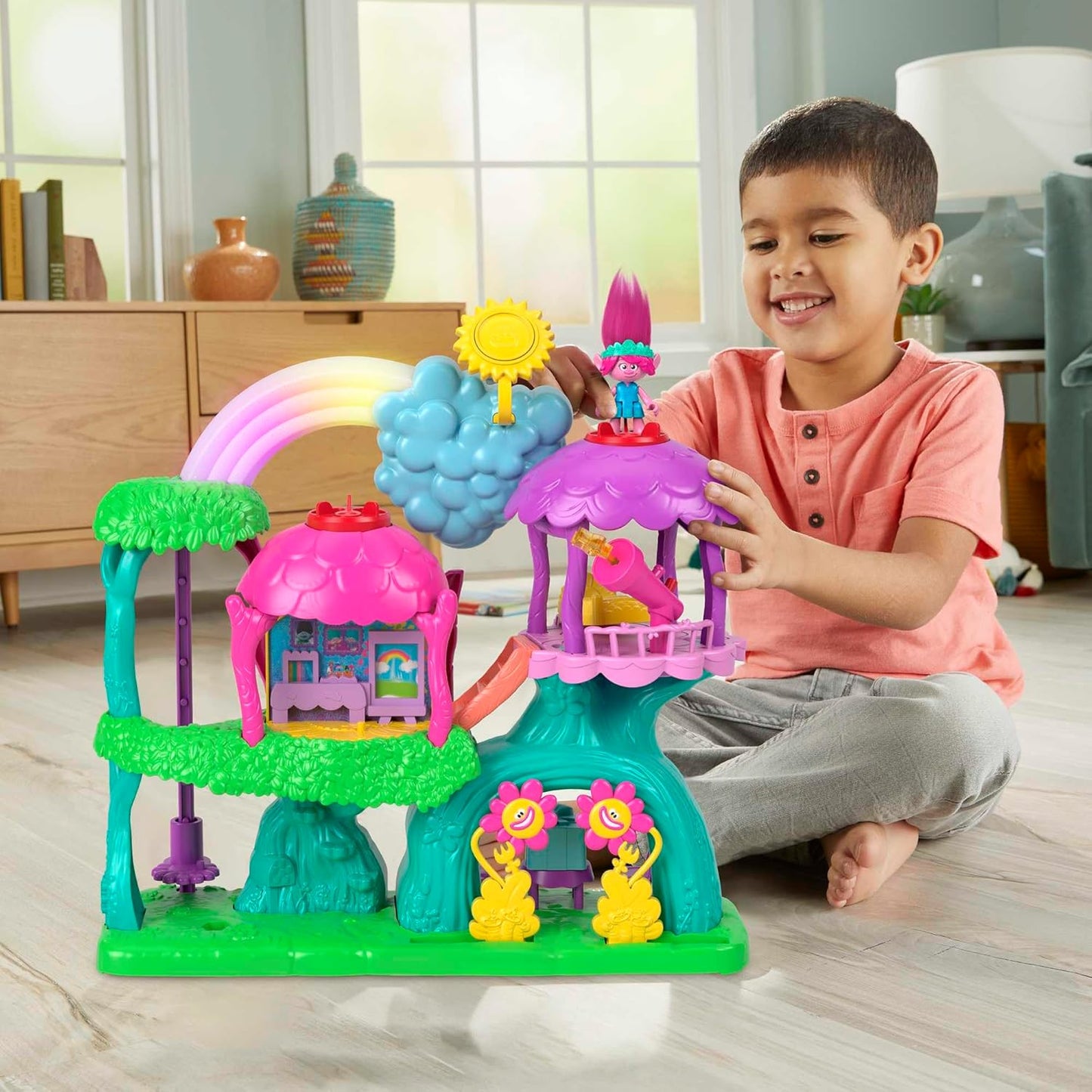 Imaginext DreamWorks Trolls Conjunto de brinquedos musicais , luzes e sons Rainbow Treehouse com figura de papoula e 7 peças de brincar para crianças em idade pré-escolar