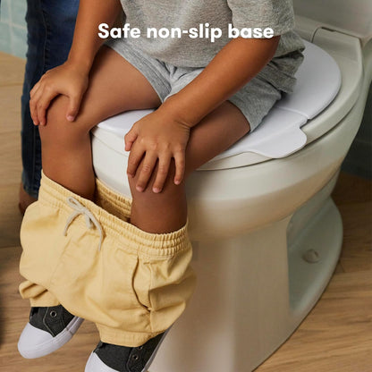 Assento de penico dobrável Frida Baby Fold-and-Go | Assento de penico portátil dobrável para meninos e meninas, compatível com vasos sanitários redondos e ovais, base antiderrapante, alças, inclui bolsa de viagem grátis