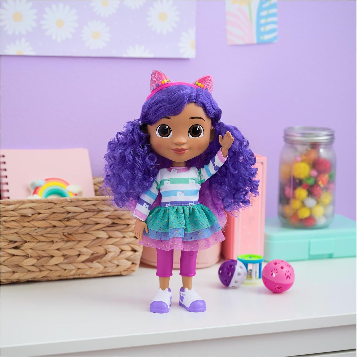 Gabby’s Dollhouse, Boneca Gabby Girl Canta e Celebra, 33 centímetros de altura, com efeitos sonoros e orelhas de gato reversíveis, brinquedo infantil para meninas e meninos a partir de 3 anos.