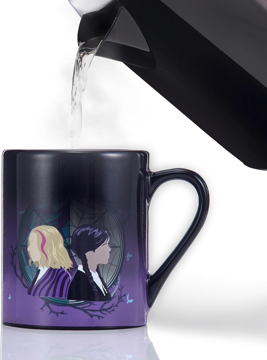 UAU! COISAS Caneca oficial de quarta-feira com troca de calor de Wednesday e Enid | Heat revela a janela do dormitório Nevermore | Caneca de presente oficial para fãs da série Wednesday na Netflix (pacote com 5)