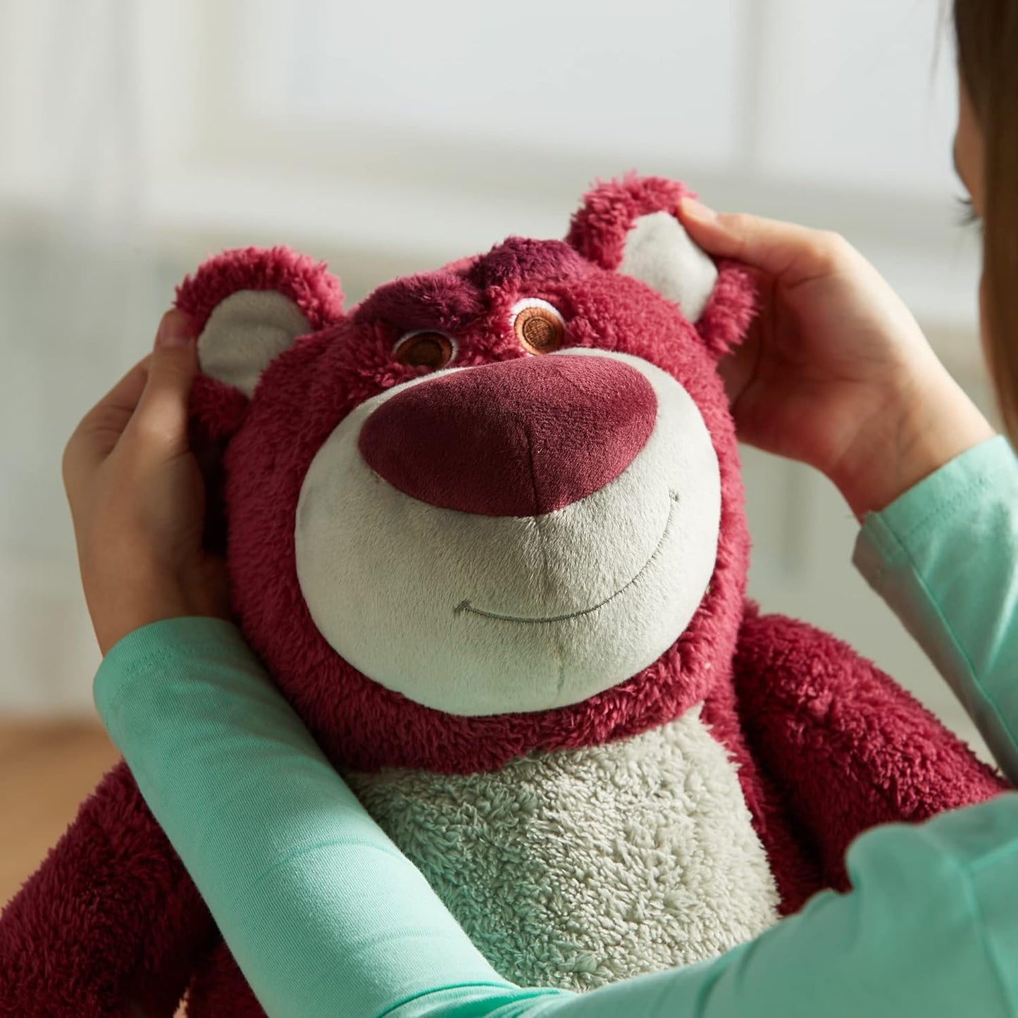 Disney Urso de Pelúcia Lotso Huggin', Oficial da Store, Toy Story, 32 cm/12", Ursinho Rosa com Aroma de Morango, Personagem de Pelúcia Macio e Fofo, Vilão com Detalhes Bordados e Acabamento Suave