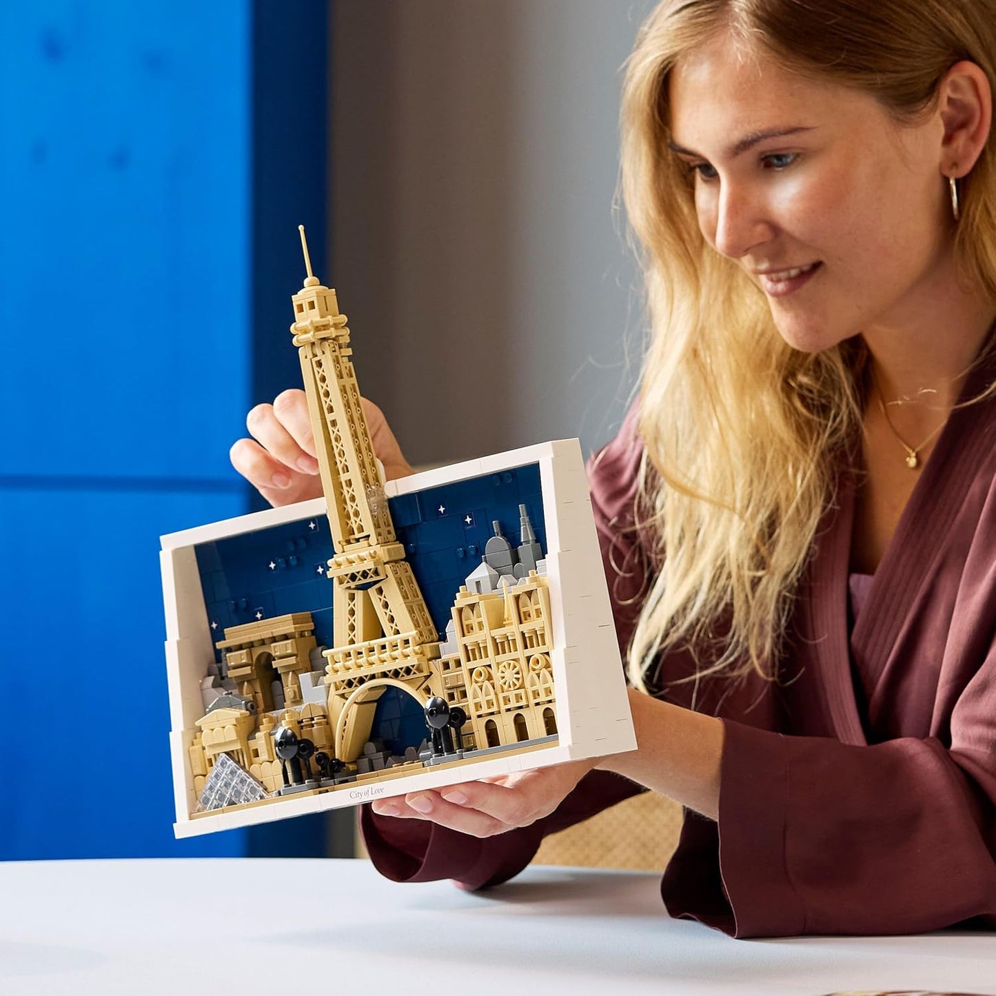 LEGO Architecture Paris – Cidade do Amor - Kit de Modelo em Miniatura para Adultos - Decoração de Parede 3D com Pontos Turísticos Icônicos de Paris, incluindo a Torre Eiffel - Ideia de Presente - 21064