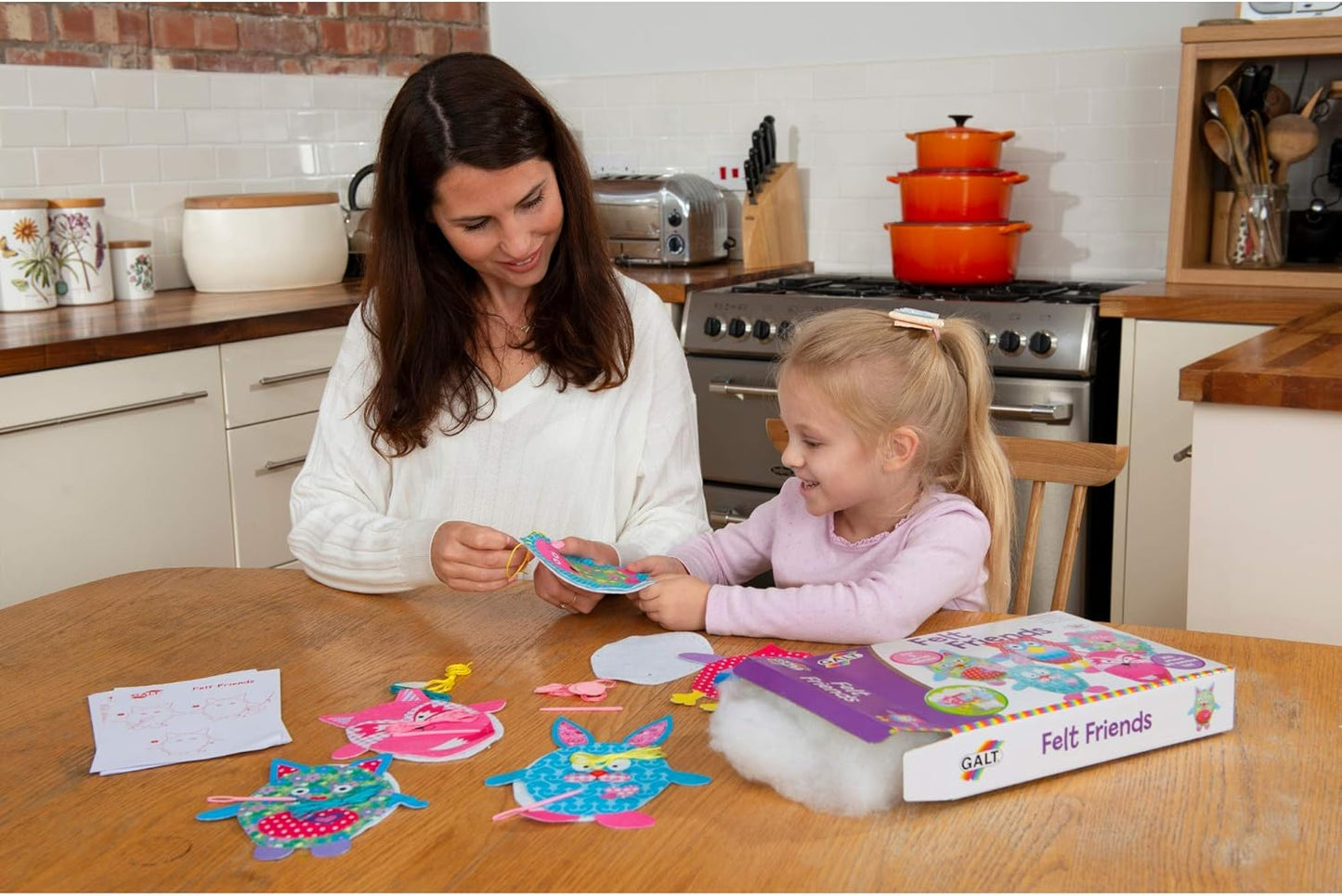 Galt Toys, Amigos de Feltro, Kit de Costura, Kits de Artesanato Infantil, A partir de 6 Anos, Galt Toys, Feltragem Divertida, Artesanato em Feltro para Crianças, A partir de 5 Anos, Galt Toys, Costure uma Imagem, Kits de Artesanato Infantil