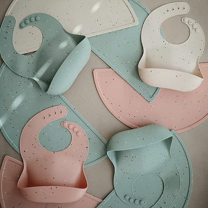 Mushie Babador de Silicone Baby | Babadores Impermeáveis com Ajuste Perfeito | Babadores Fáceis de Limpar para Alimentação do Bebê | 4 Tamanhos Ajustáveis com Bolsos Frontais Fundos | 100% Livre de BPA e Ftalatos