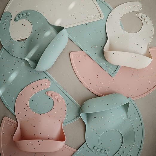 Mushie Babador de Silicone Baby | Babadores Impermeáveis com Ajuste Perfeito | Babadores Fáceis de Limpar para Alimentação do Bebê | 4 Tamanhos Ajustáveis com Bolsos Frontais Fundos | 100% Livre de BPA e Ftalatos