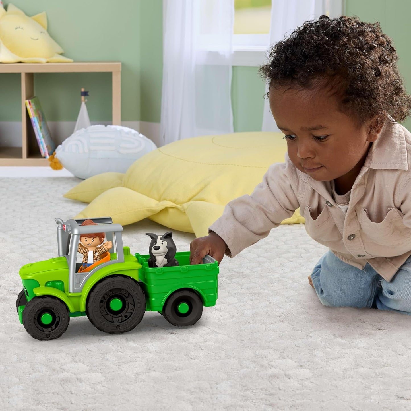 Fisher-Price Trator de brinquedo Little People para crianças pequenas, com música e 2 figuras para brincar de faz de conta. Ideal para crianças a partir de 1 ano de idade. JGX12