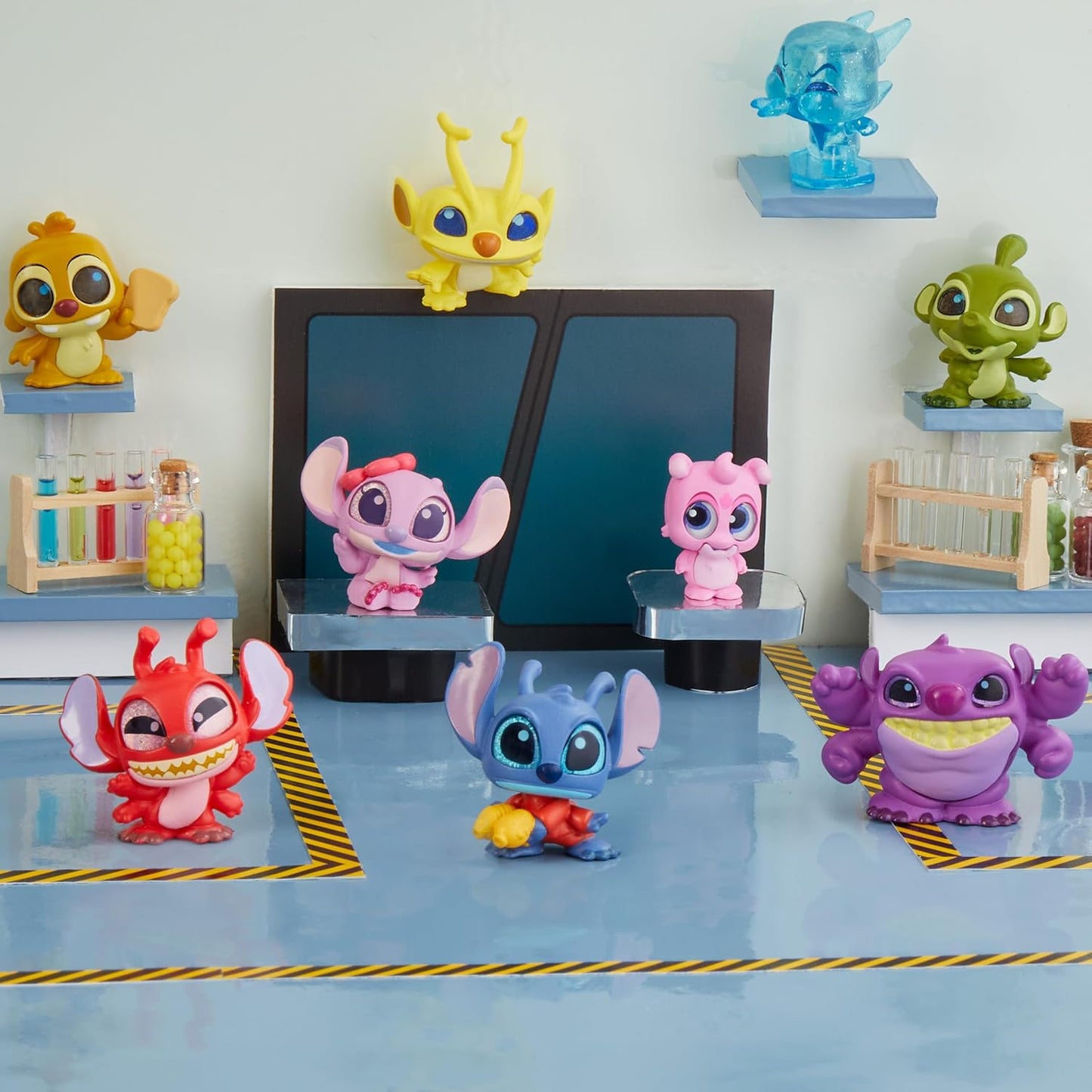 Disney Doorables Just Play Stitch Experiments Collection Peek, 9 brinquedos colecionáveis de 3,8 cm, para meninos e meninas a partir de 5 anos.