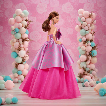 Barbie Boneca Signature Birthday Wishes, boneca colecionável da moda em vestido rosa acetinado com cabelo castanho ondulado e embalagem para presente, JBJ08