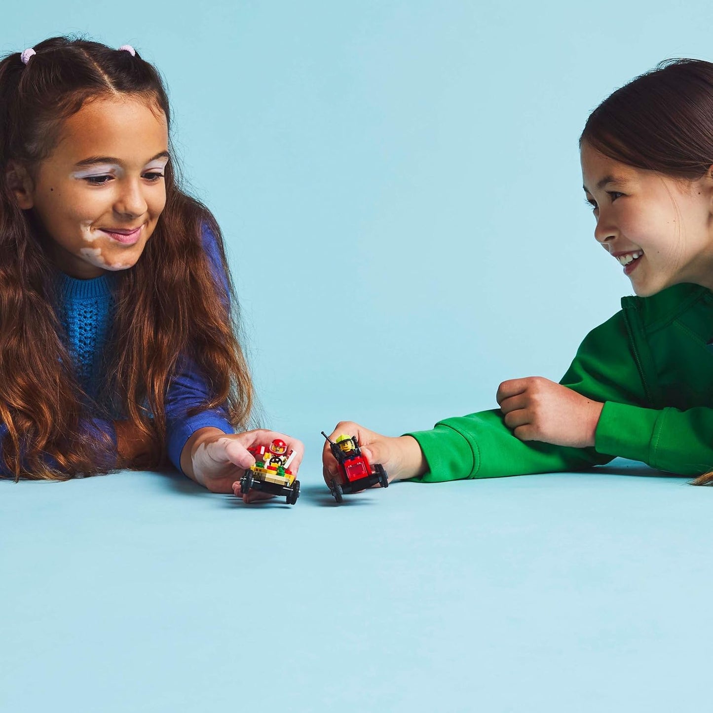 LEGO City Pizza vs. Fire Truck Race Car Pack Toy - Soapbox Car Toys para meninos e meninas de 5 anos ou mais - Presentes divertidos de feriado ou aniversário - Conjunto de veículos inclui 2 minifiguras