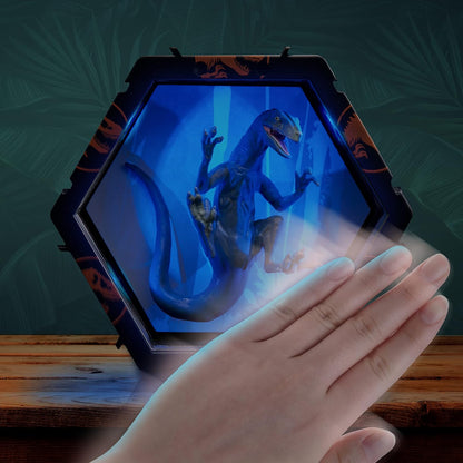 WOW Pods Velociprator Azul Display Iluminado Jurassic World Dominion Dinossauro