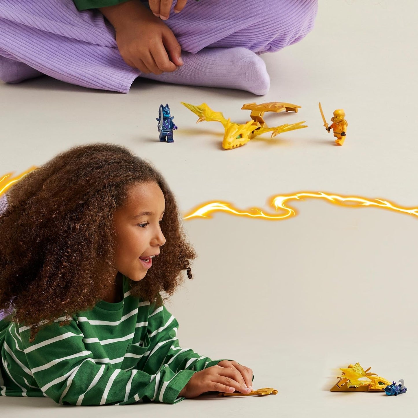 LEGO Brinquedo NINJAGO Arin’s Rising Dragon Strike, conjunto de figuras ninja amarelas para meninos, meninas e crianças de 6 anos ou mais, com minifigura de Arin e acessório de espada Katana, brinquedos de construção