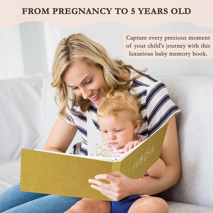 Livro de memórias LOVE ON para bebês com kit de mãos e pés sem tinta grátis - Diário dos primeiros 5 anos para bebês com capa elegante de linho e folha de ouro em relevo - Inclusivo para todos os tipos de família