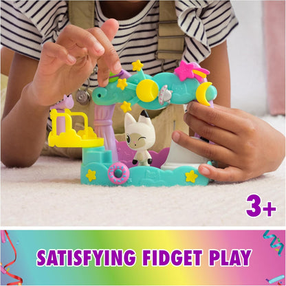 Gabby’s Dollhouse, Conjunto de Brinquedo Varanda dos Sonhos Pandy Paws, 8 Peças com Figuras de Brinquedo, Acessórios para Casa de Bonecas e Brincadeira Sensorial, Brinquedo Infantil para Meninas e Meninos a partir de 3 Anos