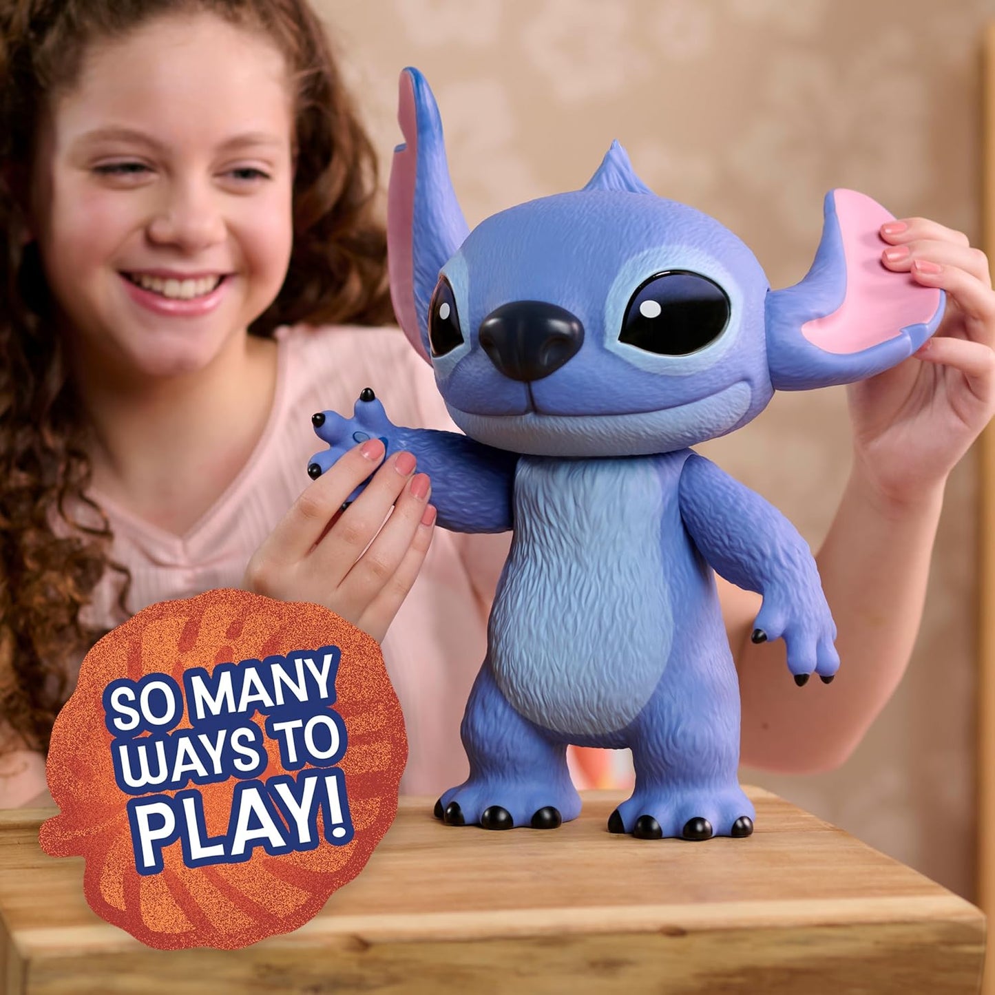 Figura de Vinil Articulada do Stitch da Disney, em tamanho real (35,6 cm), inspirada no novo filme live-action da Disney, Lilo & Stitch. Ideal para brincar ou exibir. Perfeita para fotos e poses. Recomendada para crianças a partir de 3 anos.