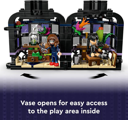 LEGO Wednesday Black Dahlia Flower Toy - Modelo que abre para brincar e exibir, com 2 mini bonecas e acessórios - Presente para meninas e meninos a partir de 9 anos e fãs da série de TV - 76784