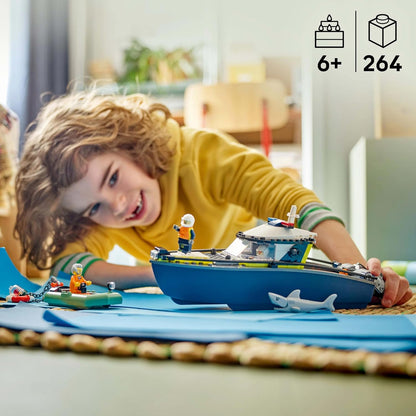 LEGO Conjunto de Perseguição de Barco Policial City - inclui 2 barcos de brinquedo, 3 minifiguras e um tubarão - Presente para meninos e meninas a partir de 6 anos - 60456