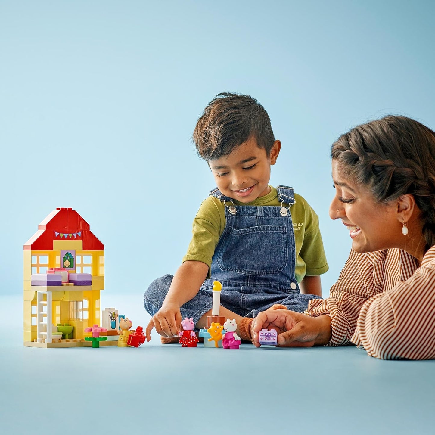 LEGO DUPLO Peppa Pig Birthday House Playset, brinquedos de aprendizagem para crianças para meninas e meninos de 2 anos ou mais com 3 figuras, incluindo. Pedro Pony e Suzy Sheep, além do Teddy da Peppa, Idéia de Presente 10433