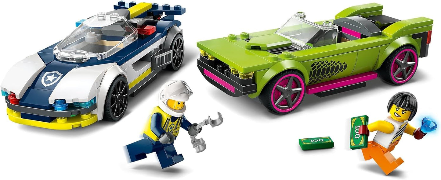 LEGO City Police Car and Muscle Car Chase, brinquedos de veículos de corrida para meninos e meninas de 6 anos ou mais, presente divertido para crianças que amam brincar de fingir, inclui minifiguras de oficial e bandido 60415