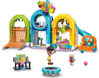 LEGO Friends Parque Infantil Divertido para Ambientes Fechados - Brinquedo Criativo com Escorregador, Piscina de Bolinhas, Carrossel, Lanchonete, 3 Mini Bonecas e Acessórios - Presente de Aniversário para Meninas a partir de 7 Anos - 42686
