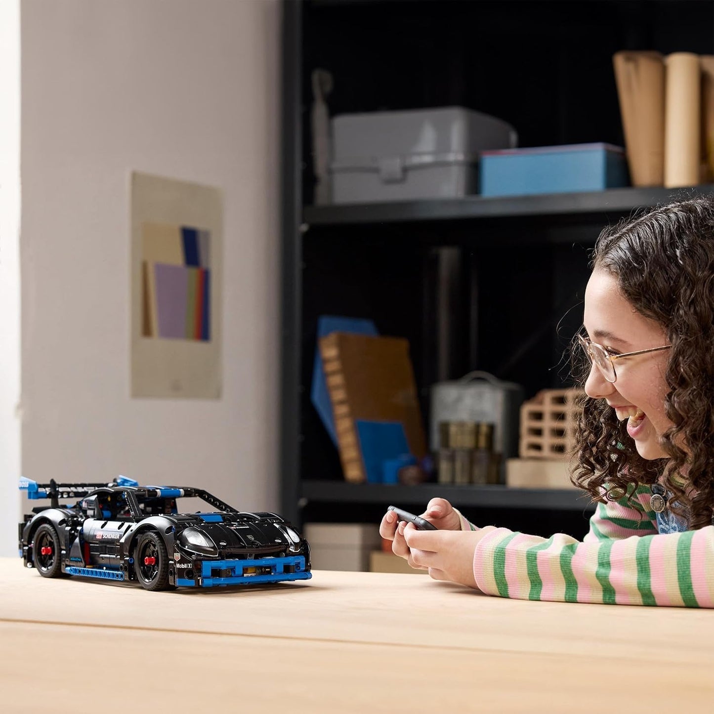 LEGO Brinquedo de carro de corrida Technic Porsche GT4 e-Performance para meninos e meninas de 10 anos ou mais, modelo de veículo com ação de controle remoto, decoração de quarto infantil,