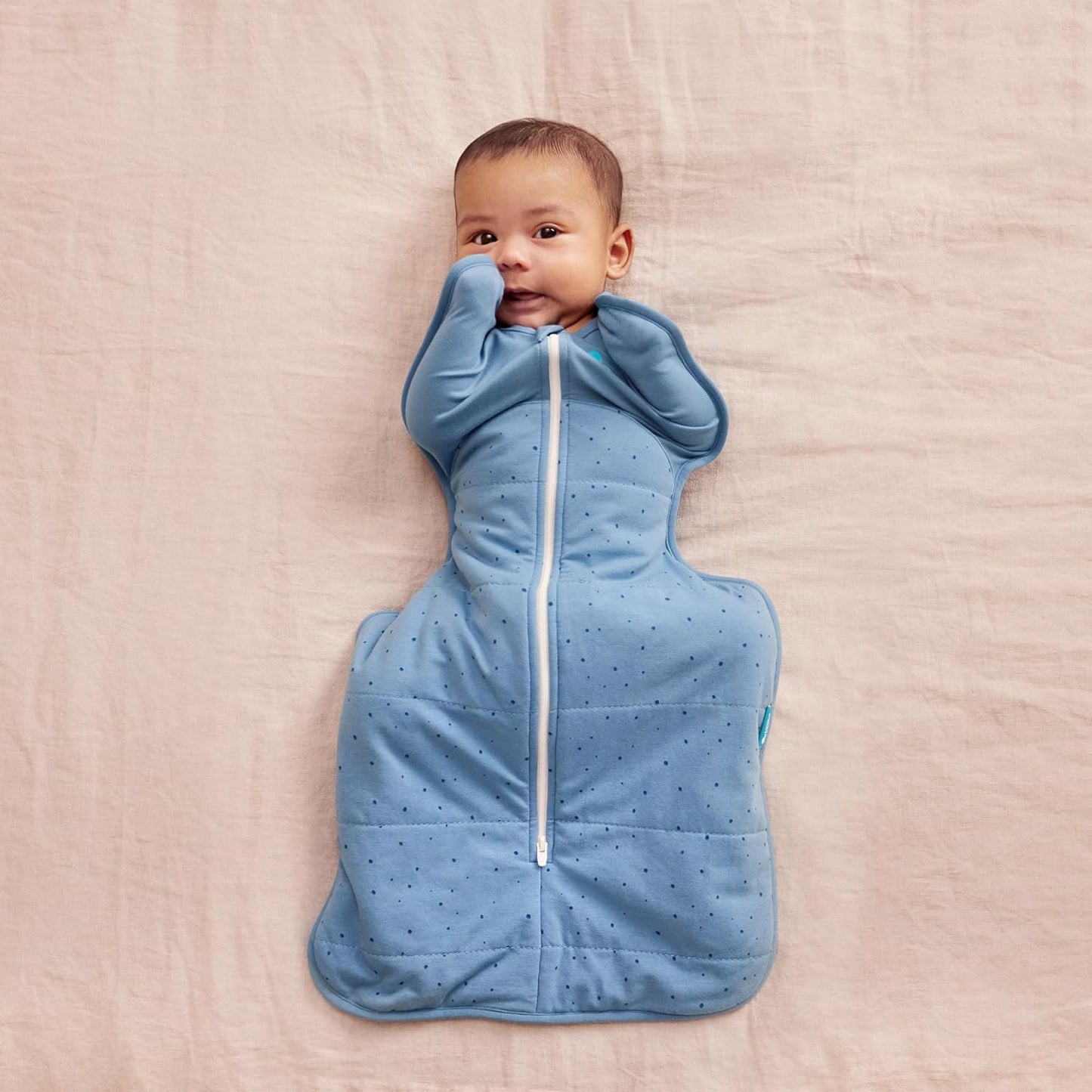 Love To Dream™ Swaddle UP™, Tamanho Pequeno (3,5-6 kg) - Azul Tempestade Pebbles | Ajuste perfeito, promove uma rotina de sono saudável | 2,5 Tog, ideal para inverno e outono (16-20 °C) | Algodão lavável à máquina com zíper duplo
