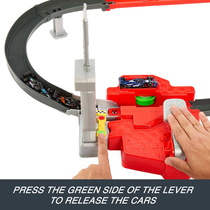 Conjunto de Pista de Carrinhos Hot Wheels, 3 Veículos de Fórmula 1 em Miniatura na Escala 1:64: McLaren F1 Team, Alpine & VCARB, Circuito de Corrida Sprint (Equipes Podem Variar), JDY15