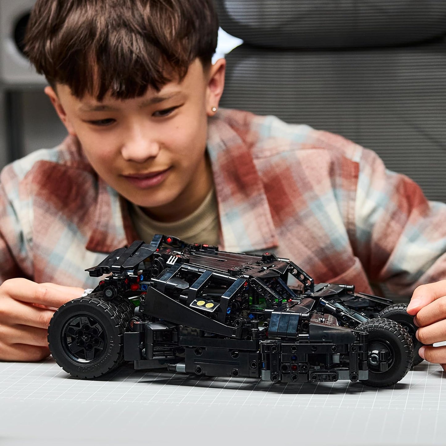LEGO Technic Batmóvel Tumbler – Carrinho de Controle Remoto – Kit de Modelo do Batman com Direção e Luzes Funcionais – Presente de Aniversário para Meninos a Partir de 12 Anos e Fãs Adolescentes da DC – 42239