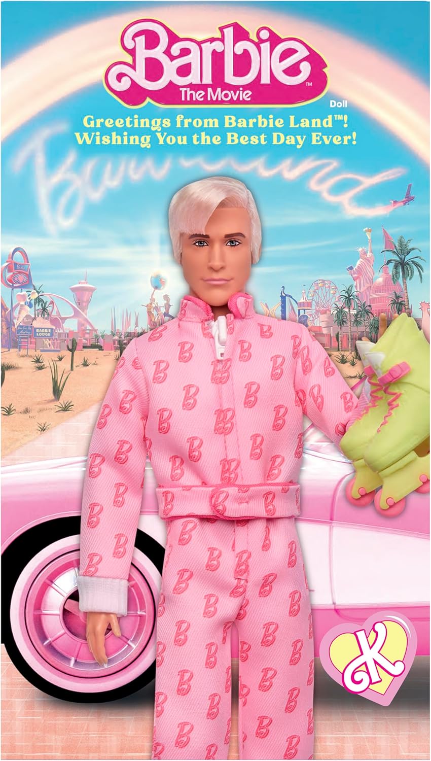 Barbie: Boneco colecionável Ken da O Filme, interpretado por Ryan Gosling, vestindo macacão rosa com detalhe em "B", tênis brancos e patins multicoloridos, JCP80
