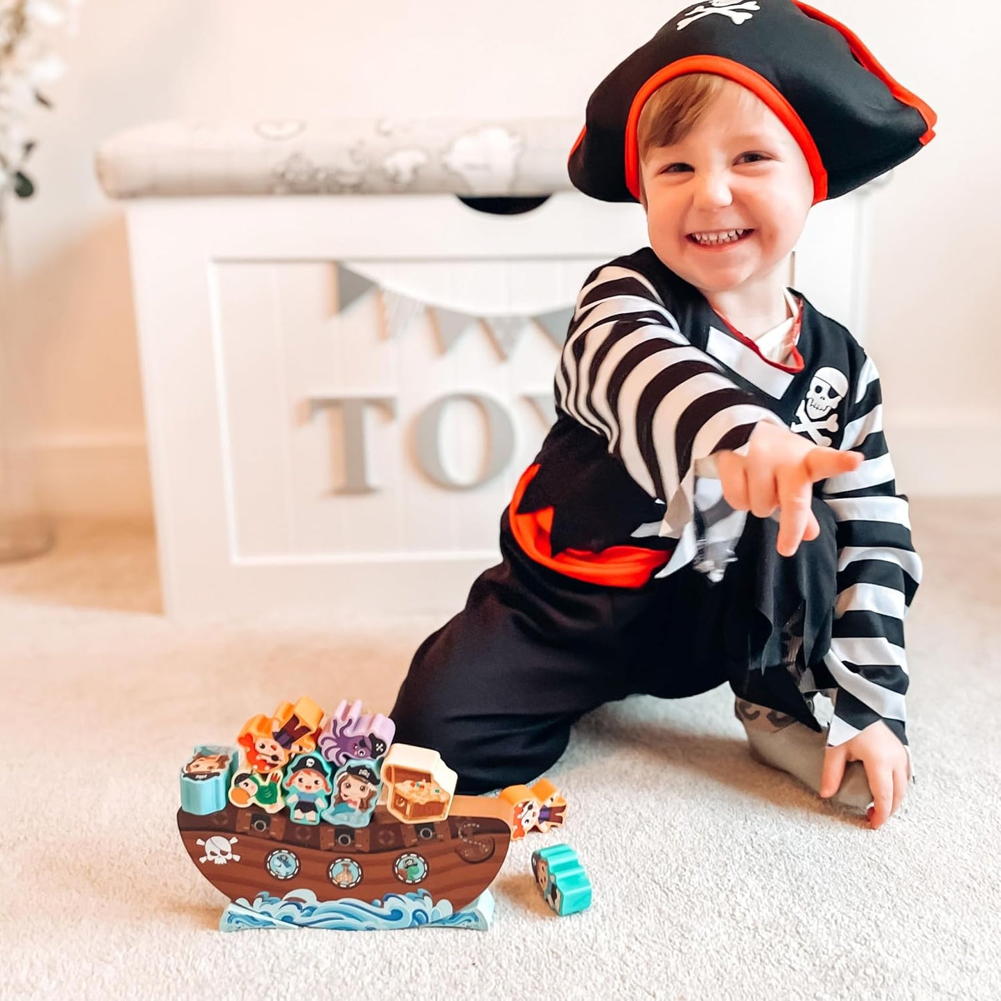 Jaques of London Brinquedo Piratas Instáveis | Brinquedos de madeira empilháveis para crianças de 3, 4 e 5 anos | Brinquedos de equilíbrio para crianças pequenas | Desde 1795...