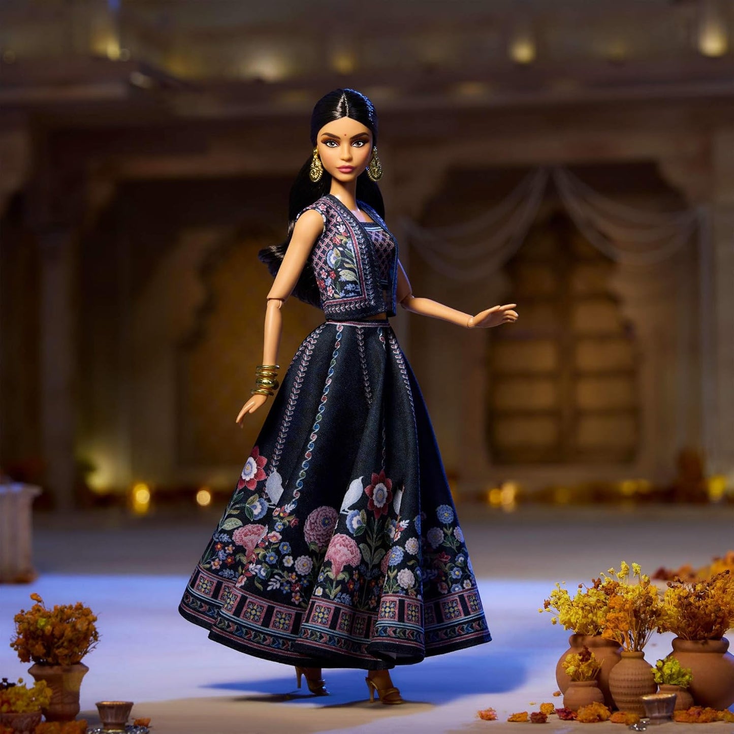 Barbie Boneca Diwali de Anita Dongre com visual do Festival das Luzes, item colecionável de Natal com suporte para boneca e certificado de autenticidade, HRM91