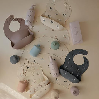 Mushie Babador de Silicone Baby | Babadores Impermeáveis com Ajuste Perfeito | Babadores Fáceis de Limpar para Alimentação do Bebê | 4 Tamanhos Ajustáveis com Bolsos Frontais Fundos | 100% Livre de BPA e Ftalatos