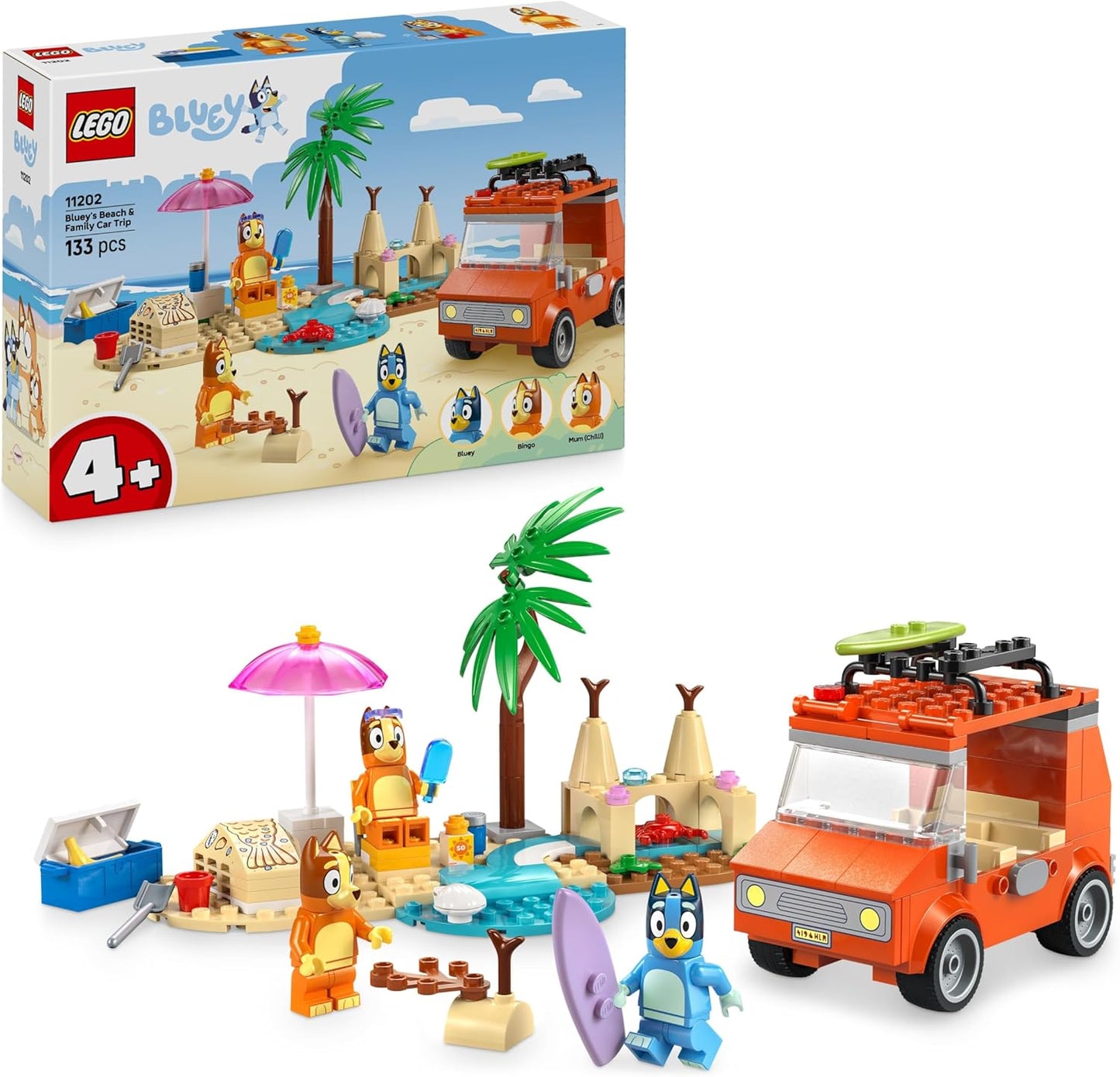 LEGO Bluey: Brinquedo de Praia e Passeio de Carro em Família da Bluey com 3 minifiguras incluindo Bingo e Chilli, além de 2 pranchas de surfe, um Castelo de Areia e Acessórios Divertidos - Presente de Aniversário
