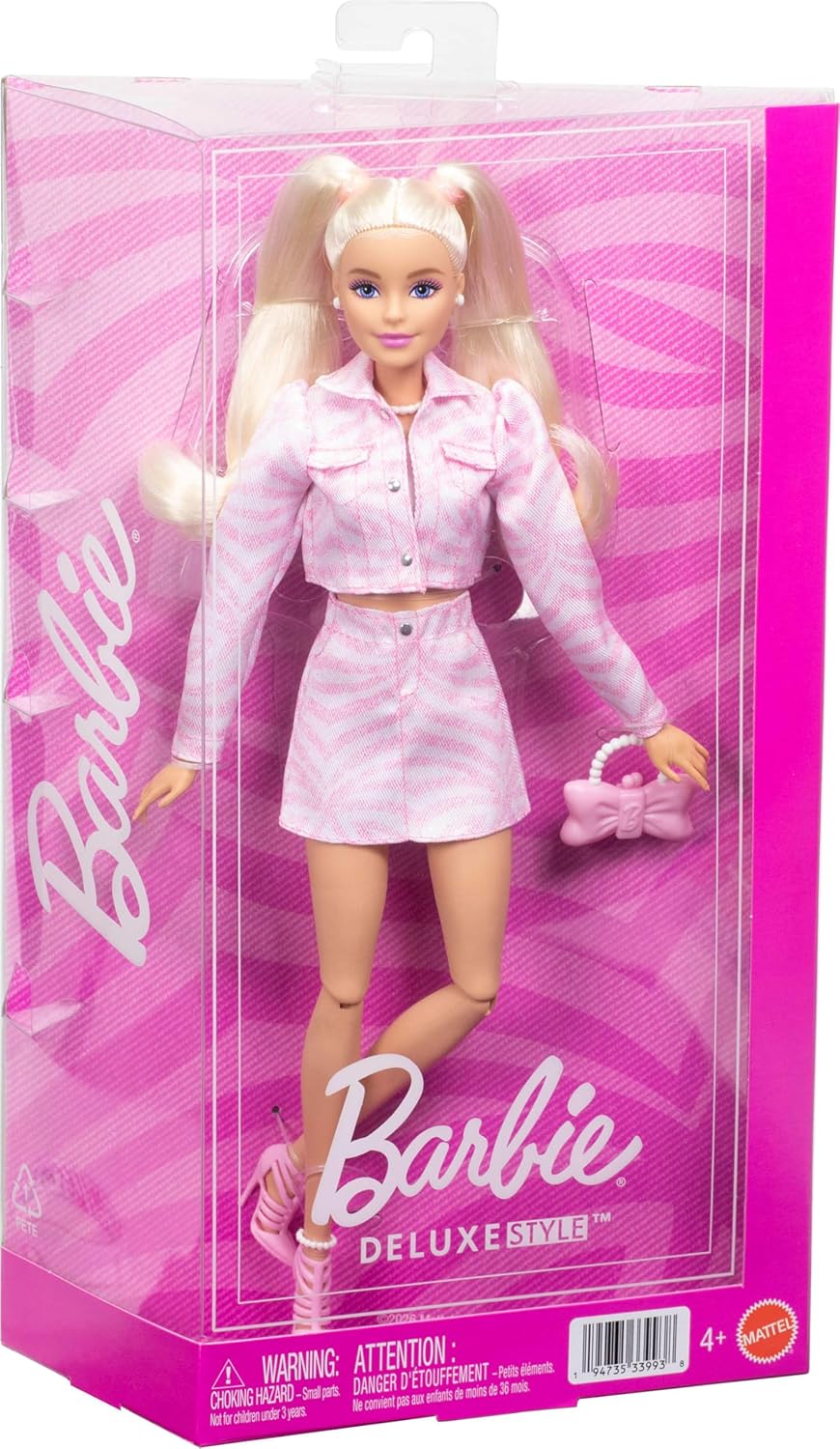 Barbie Deluxe Style Boneca nº 9 com Roupa Jeans Rosa, Cabelo Loiro, Conjunto de Jaqueta e Saia Combinando com Acessórios como Bolsa de Laço e Joias Peroladas, JJN69