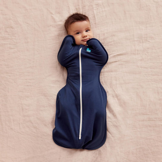 Love To Dream™ Swaddle UP™, Recém-nascido 2,2-3,8 kg - Azul Marinho, Ajuste Perfeito, Favorece uma Rotina de Sono Saudável, 1.0 Tog - Ideal para Temperaturas de 20-24°C, Algodão Elástico Lavável à Máquina, 2 Zíperes para Facilitar a Troca de Fraldas