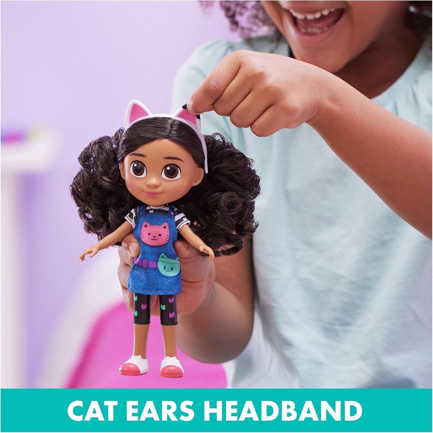 Gabby's Dollhouse, Boneca Gabby Girl Holiday de 20 cm com orelhas de gato e chapéu removíveis, adequada para crianças a partir de 3 anos.