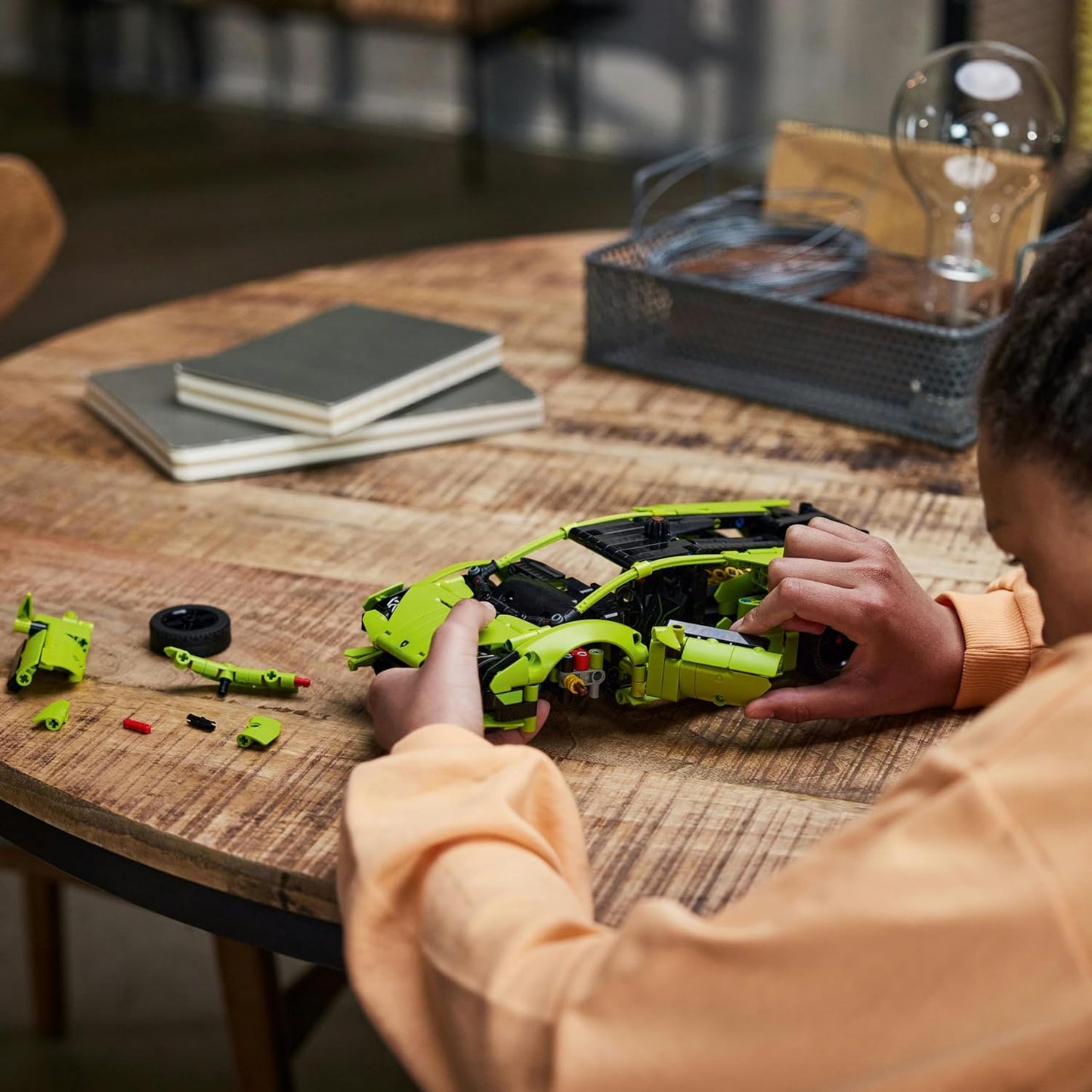LEGO Kit de modelo de carro de brinquedo Technic Lamborghini Huracán Tecnica, conjunto de construção de carro de corrida para crianças, meninos, meninas e fãs de esportes motorizados com mais de 9 anos, ideia de presente colecionável 42161