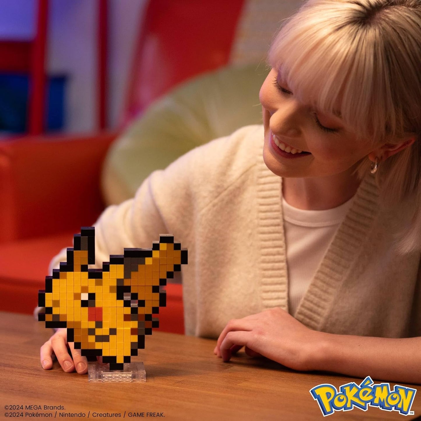 MEGA Conjunto de construção de bonecos de ação Pokémon, Eevee com 323 peças e estilo pixel retrô, para decoração de mesa ou parede, brinquedo de construção e exibição para colecionadores, HTH78