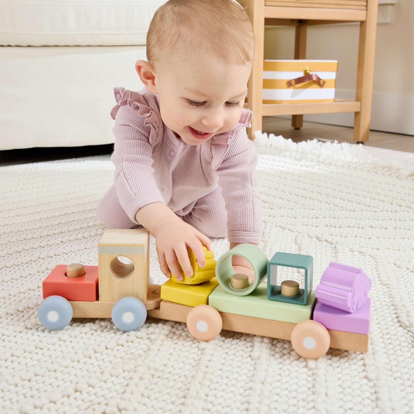 Fisher-Price Trem de madeira para bebês, brinquedo de empilhar, 9 peças com blocos de silicone e madeira para bebês e crianças a partir de 9 meses, JKH08