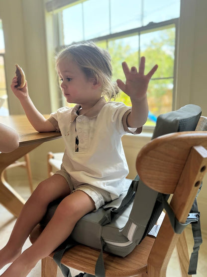 PandaEar Cadeira elevatória infantil para mesa de jantar, cadeira alta portátil, cadeira elevatória de mesa para crianças, almofada elevatória de viagem com encosto e cinto de segurança ajustável para crianças.