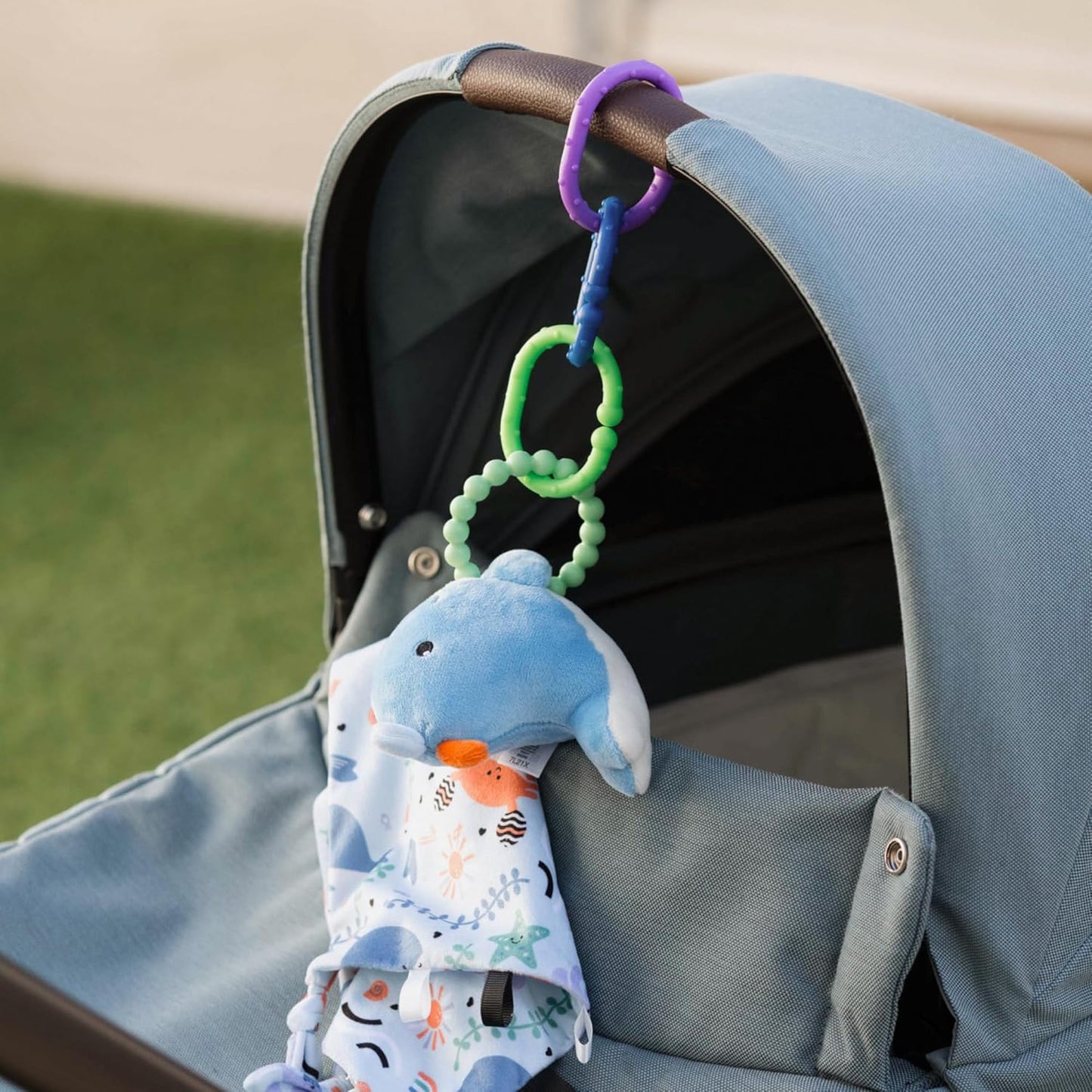 Nuby Linkables - Acessórios multicoloridos para assento de carro e carrinho de bebê - Versátil | Fácil de limpar | Desenvolvimento sensorial (pacote com 18)