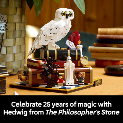 LEGO Harry Potter A Pedra Filosofal – Edição de Colecionador - Modelo DIY para Decoração de Quarto com Miniaturas de Cenas do Filme - Figura da Coruja Edwiges, 3 Minifiguras - Ideia de Presente para Fãs Adultos - 76466