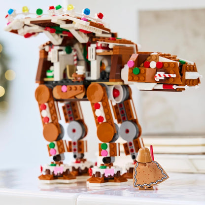 LEGO AT-AT Walker de Biscoito de Gengibre 40806 | Brinquedo para meninos e meninas a partir de 10 anos, minifigura de Darth Vader com sabre de luz, decoração festiva, presente de Natal, 697 peças