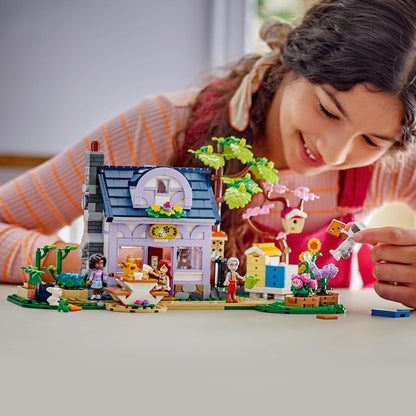 LEGO Conjunto de casa de apicultores e jardim de flores Friends, brinquedo criativo para crianças e adolescentes, com 4 minibonecas, figuras de animais de gato e coelho, além de acessórios