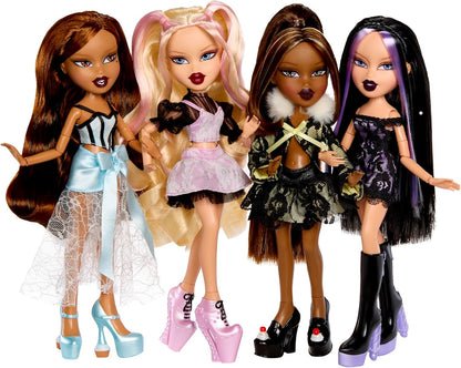 Bratz Boneca Stylin’ Birthdayz – Jade com roupa de festa (camiseta roxa de cetim e botas pretas), camiseta com estampa, embalagem temática de aniversário – Coleção Stylin’ Birthdayz