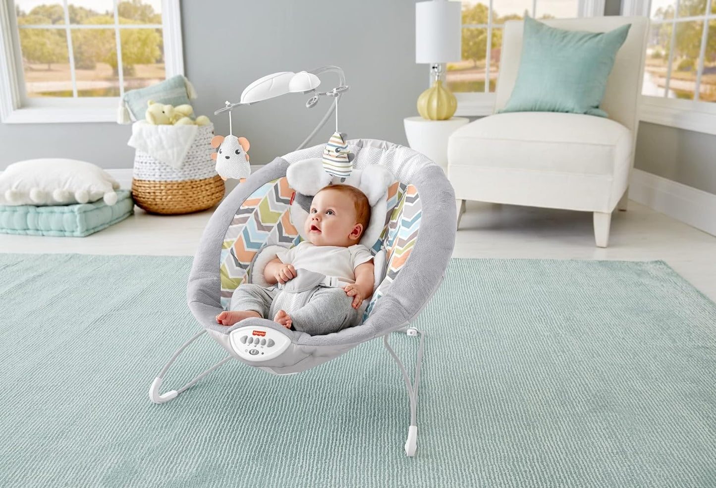 Fisher-Price Sweet Snugapuppy Hamaca de lujo, asiento portátil para bebé con móvil colgante, música y vibraciones relajantes