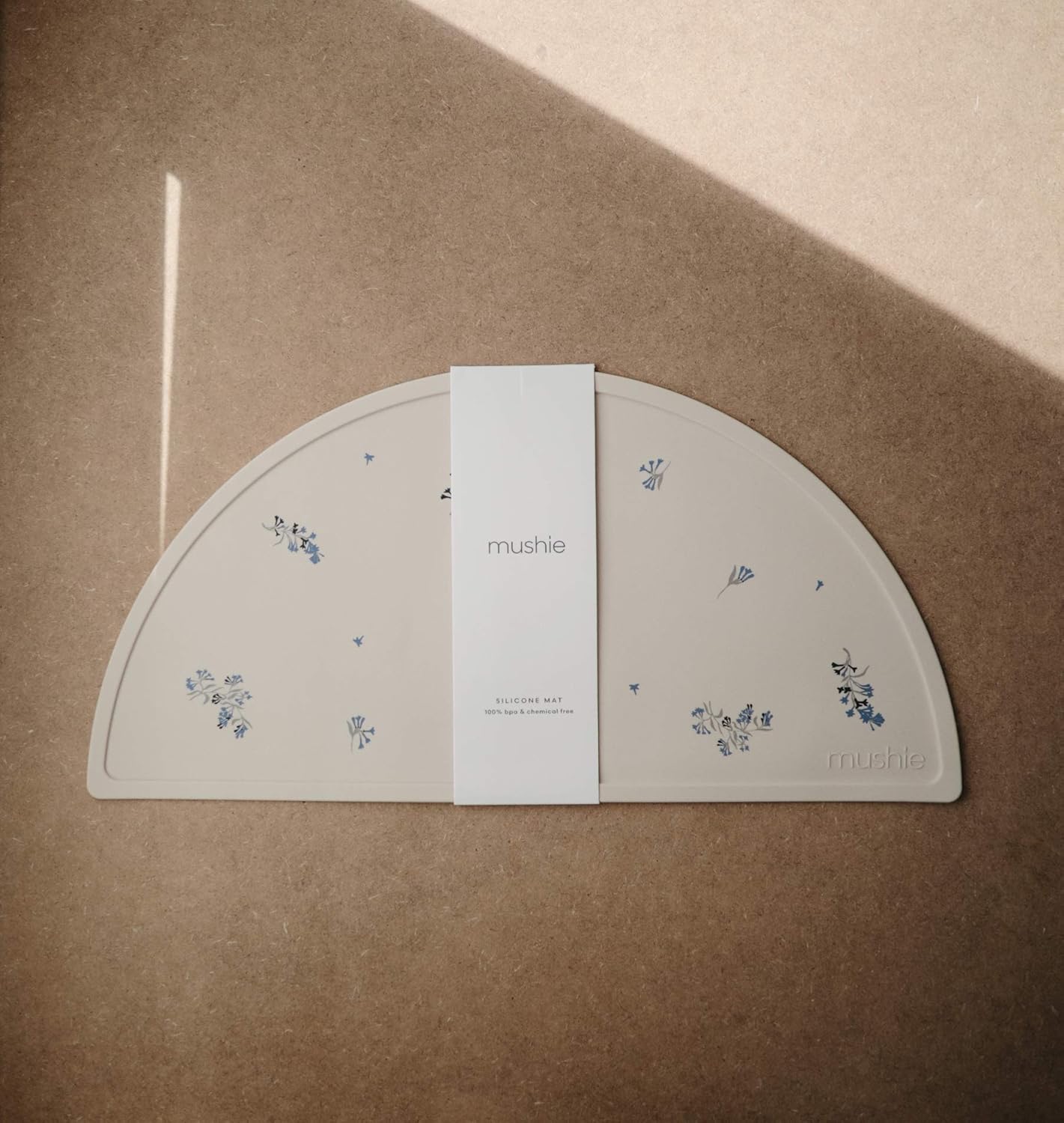 Mushie Tapete de silicone para crianças | Design antiderrapante | Material: Silicone de qualidade alimentar | Fácil de limpar e resistente a manchas | Livre de BPA e ftalatos (Flores Lilás)a