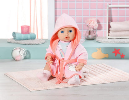 Baby Annabell Conjunto de Banho Deluxe 43cm - Estampa de Asas de Anjo e Ovelhas - Fácil para Mãos Pequenas, Brincadeiras Criativas Promovem Empatia e Habilidades Sociais, Para Crianças a partir de 3 Anos - Inclui Roupão, Macacão e Meias
