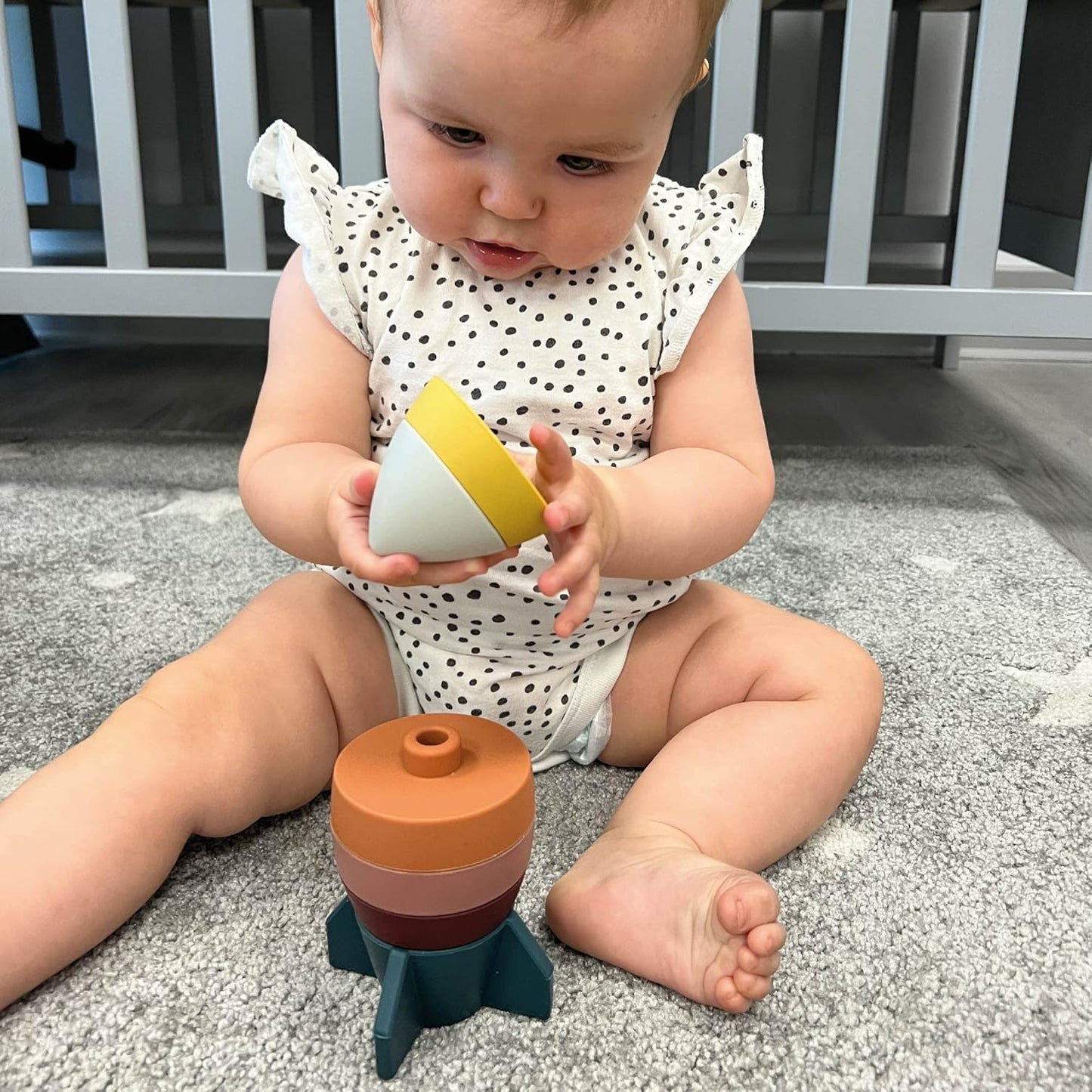 Nuby Brinquedo de dentição empilhável de foguete, multicolorido, tamanho único